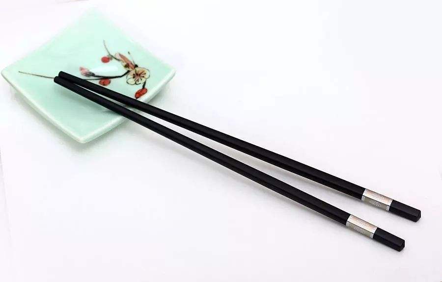 用筷子的讲究，七种错误要避免