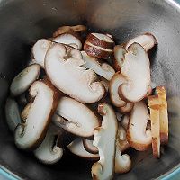 榨菜香菇炒肉丝的做法图解4
