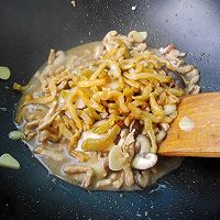 榨菜香菇炒肉丝的做法图解8