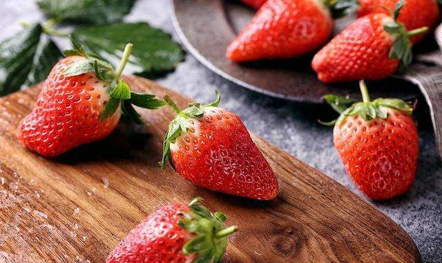 如何挑选好吃的草莓