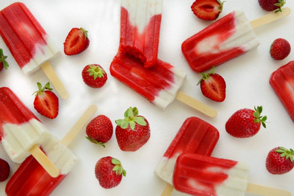 有颜值有内涵的草莓椰奶冰棒怎么做？