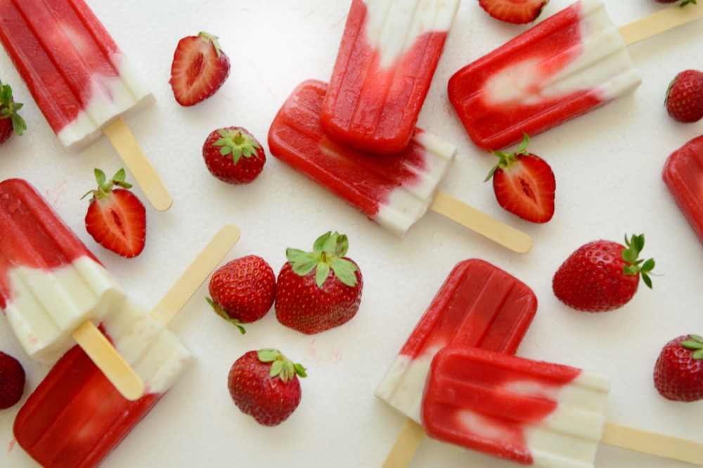 有颜值有内涵的草莓椰奶冰棒