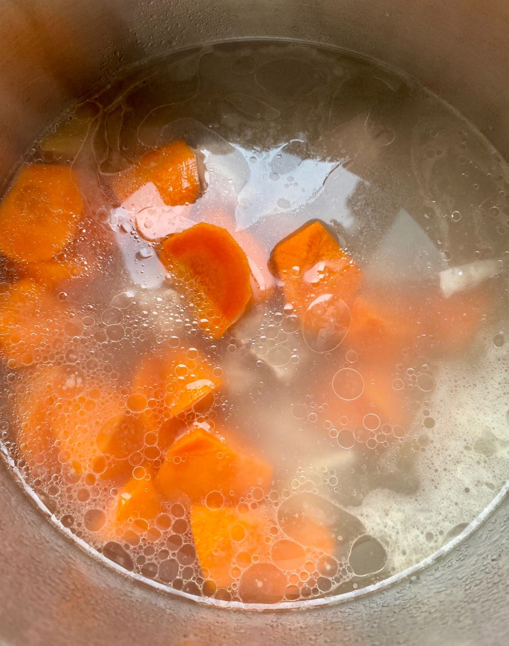 胡萝卜山药排骨汤