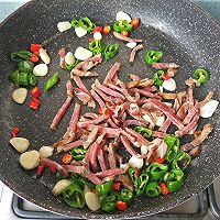万能的腊肉，无辣不欢·无腊不欢#夏日消暑，非它莫属#的做法图解9