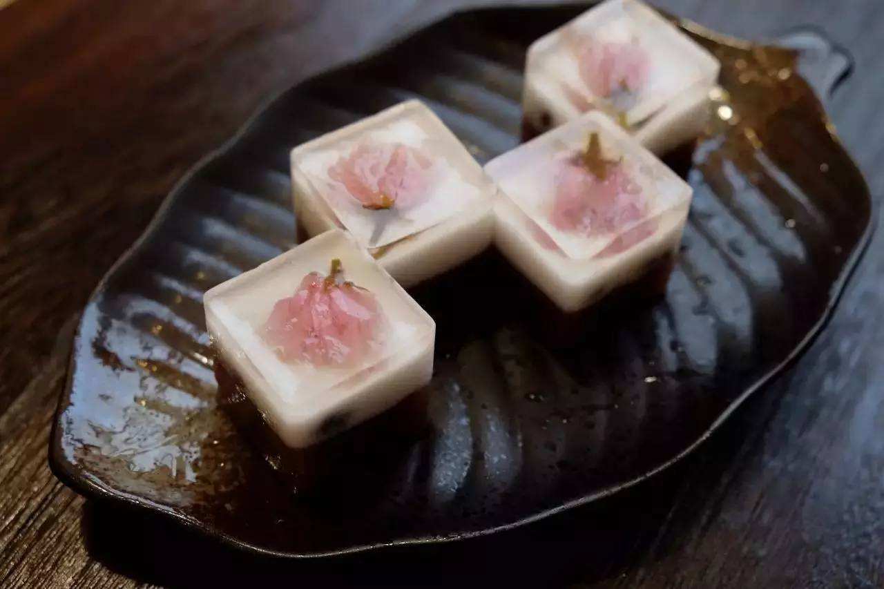 品尝甜点的艺术