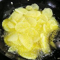 #零嘴#   酥脆土豆片（香辣味）的做法图解6