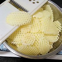 #零嘴#   酥脆土豆片（香辣味）的做法图解2