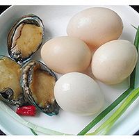 小鲍鱼蒸蛋的做法图解1