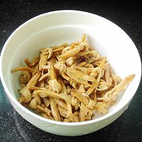 百合西芹炒肉片的做法图解5