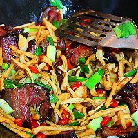 萝卜干炒腊肉的做法图解10
