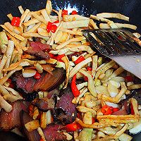 萝卜干炒腊肉的做法图解8