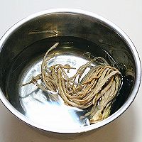 萝卜干炒腊肉的做法图解2