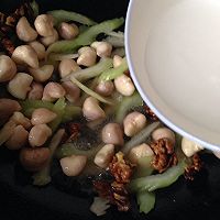 嫩菱煨核桃的做法图解13