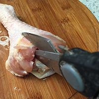 宫保鸡丁~附上最详细鸡腿拆肉步骤图的做法图解1