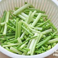 蒜苔炒腊肉的做法图解1