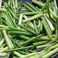 蒜苔炒腊肉的做法图解4