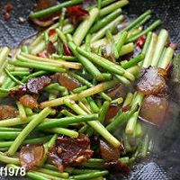 蒜苔炒腊肉的做法图解8