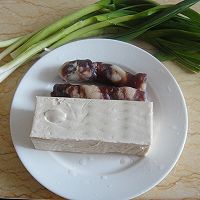 香肠炒千页豆腐的做法图解1