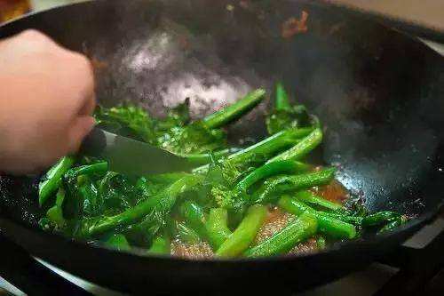 控好油温 炒菜更香！怎么做？