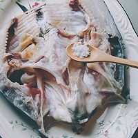 双椒拼色版剁椒鱼头的做法图解2