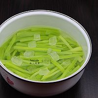 凉拌莴笋丝的做法图解5