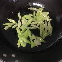 西芹炒腰果#节后清肠大作战#的做法图解4