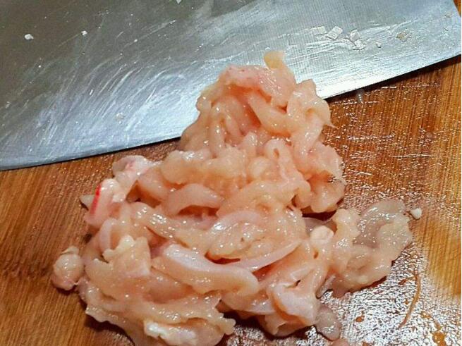 切菜学问大 鸡肉最好铡切