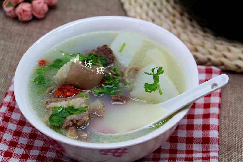 热腾腾的萝卜炖羊肉汤怎么做？
