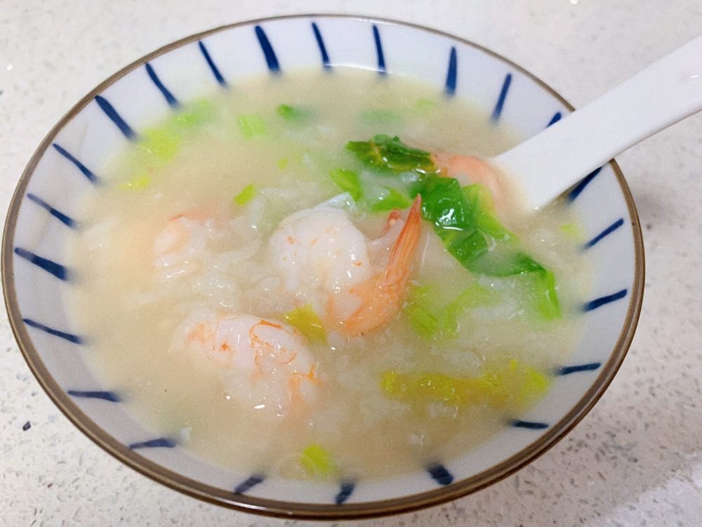 降温后的暖胃早餐～生滚鲜虾粥怎么做？