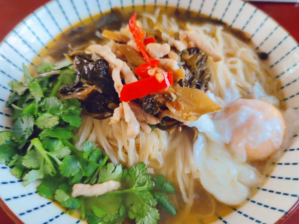 老坛酸菜肉丝面怎么做？