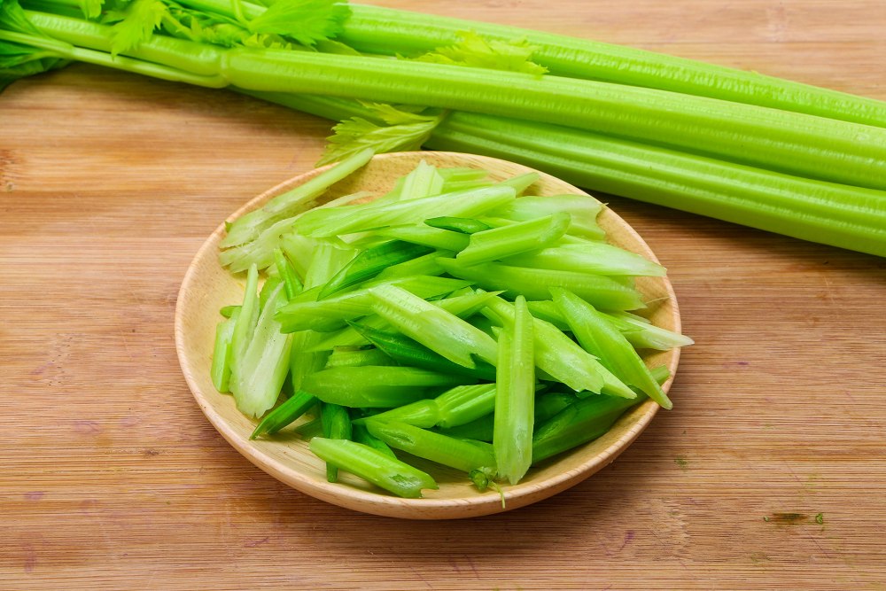 天冷了，头发掉得厉害，吃什么防脱发？
