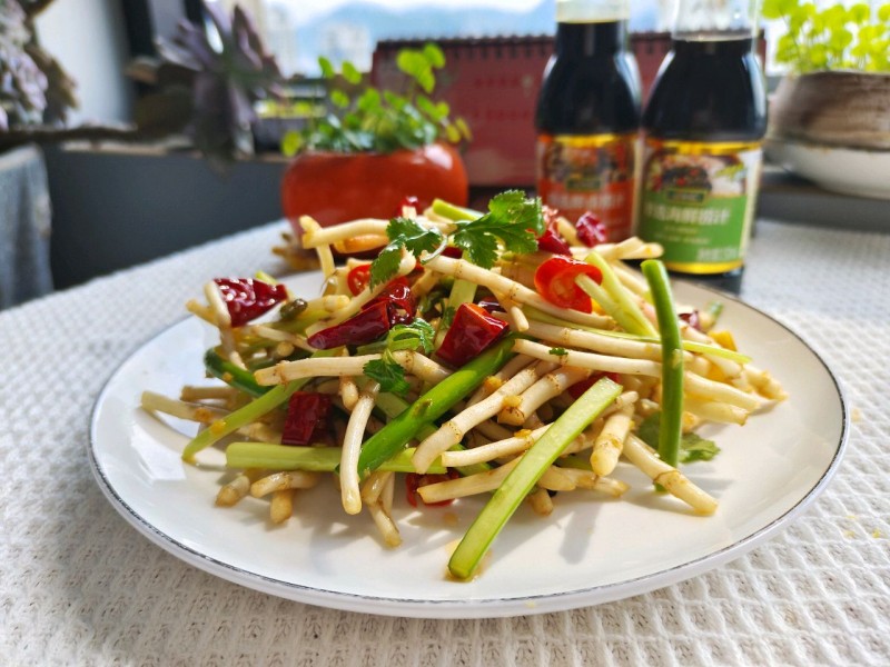 鱼腥草（折耳根）拌蒜薹