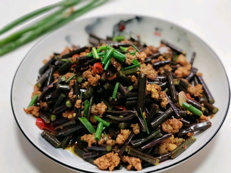 肉沫炒蕨菜怎么做？