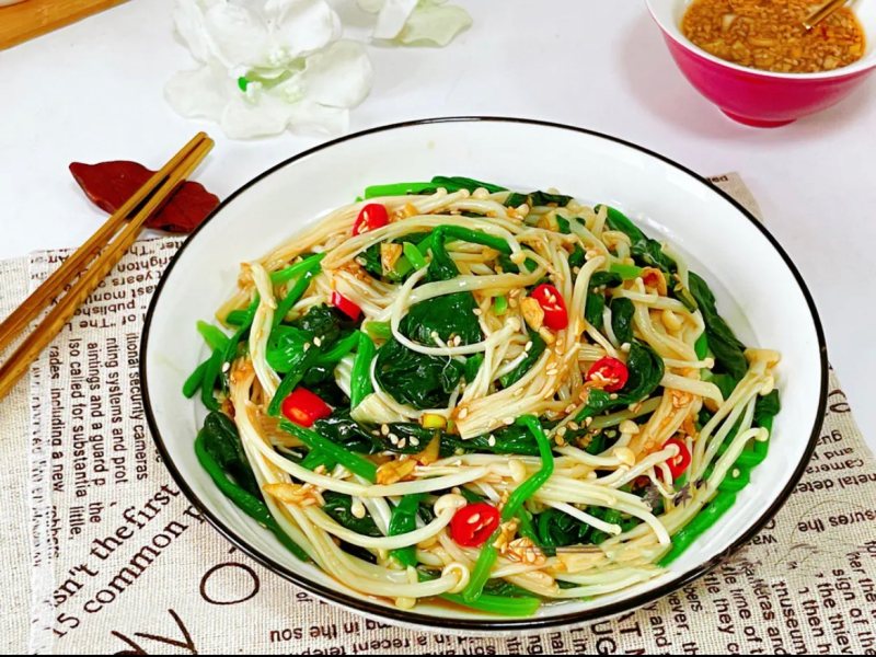 菠菜拌金针菇怎么做？