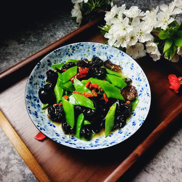 夏季补水，让肌肤不在饥渴！怎么做？