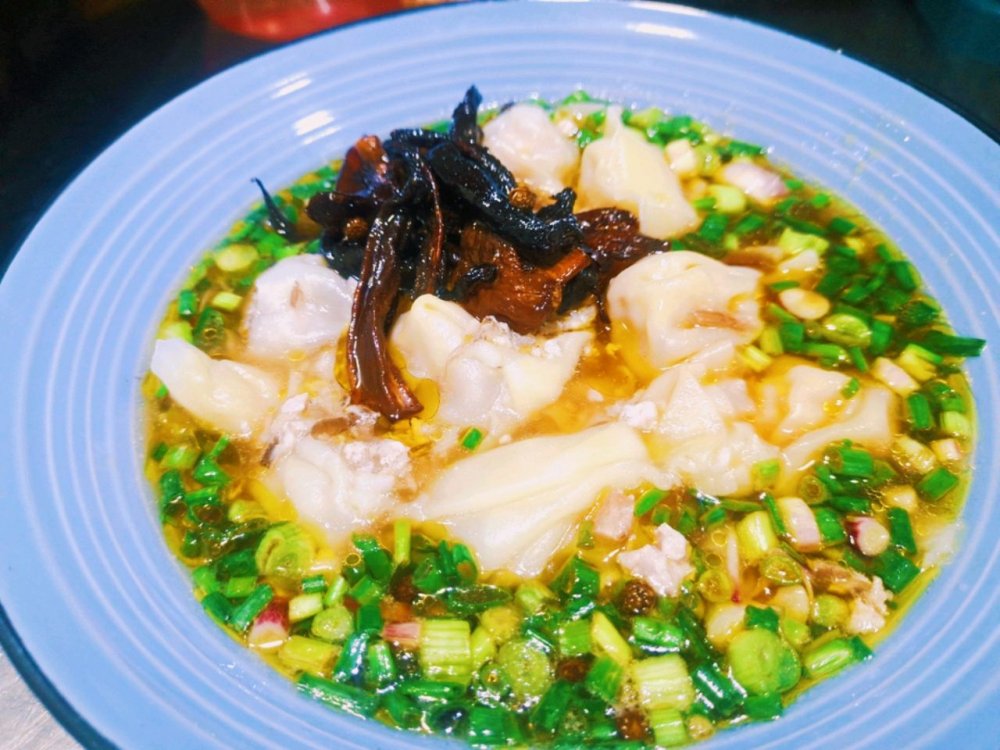 云南野生菌宴席～鸡枞鲜肉小馄饨怎么做？