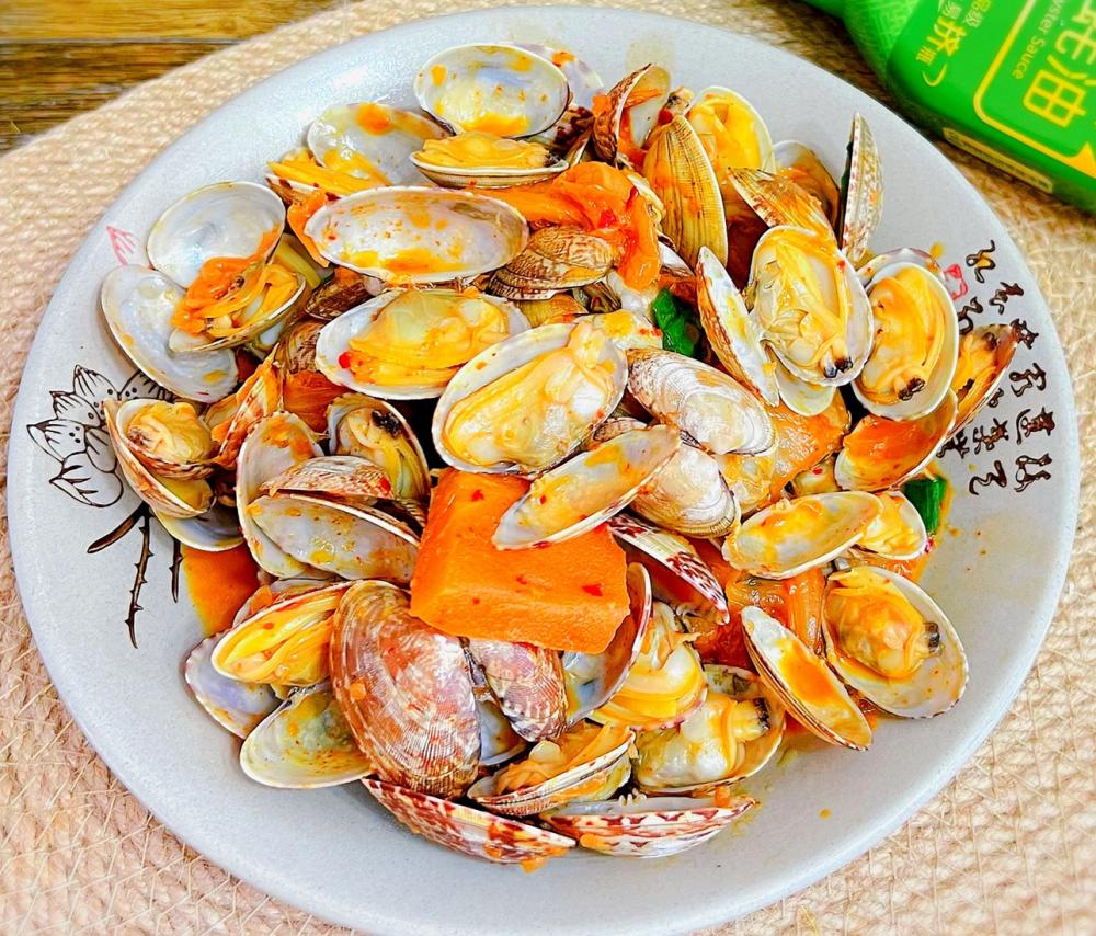 辣白菜炒蚬子