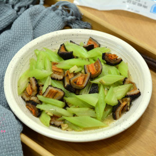 哪些食物有助于消水肿？怎么做？