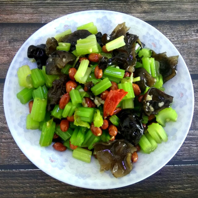 缺铁性贫血很严重，吃什么补铁？怎么做？