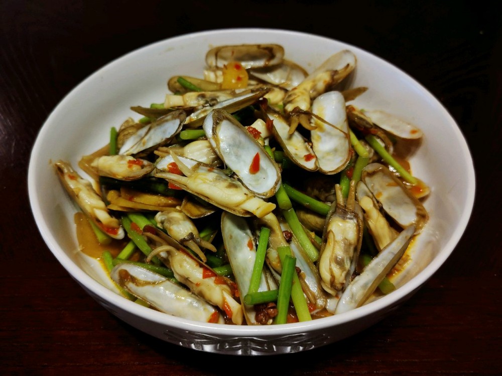 蒜苔炒蛏子怎么做？