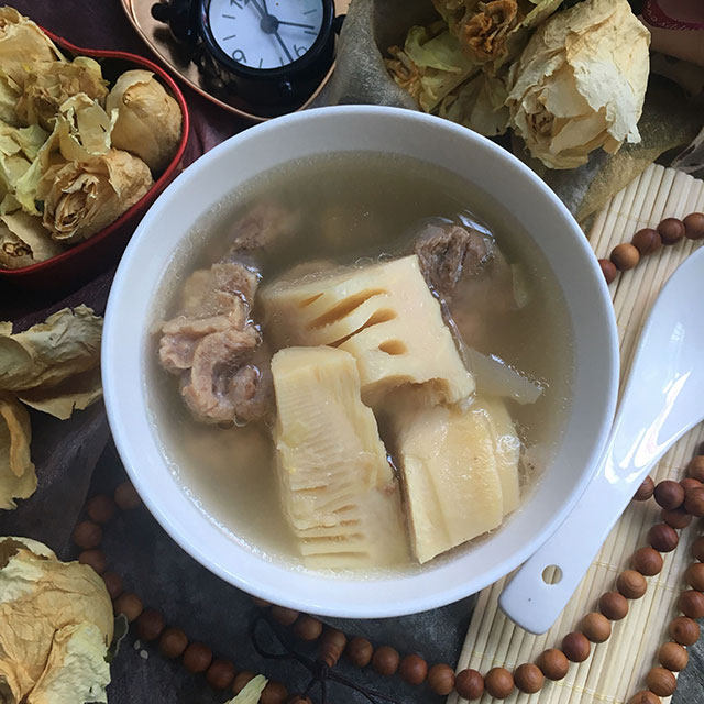 肺火旺的人，吃什么清肺火？怎么做？