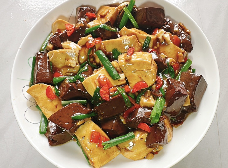 豆腐焖猪血怎么做？
