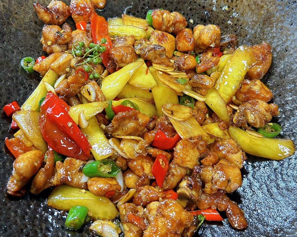 老成都风味黄瓜鲜椒鸡怎么做？