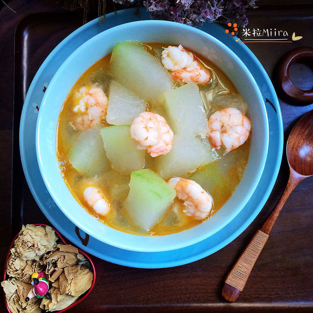 夏天易水肿，饮食上吃什么消水肿？怎么做？