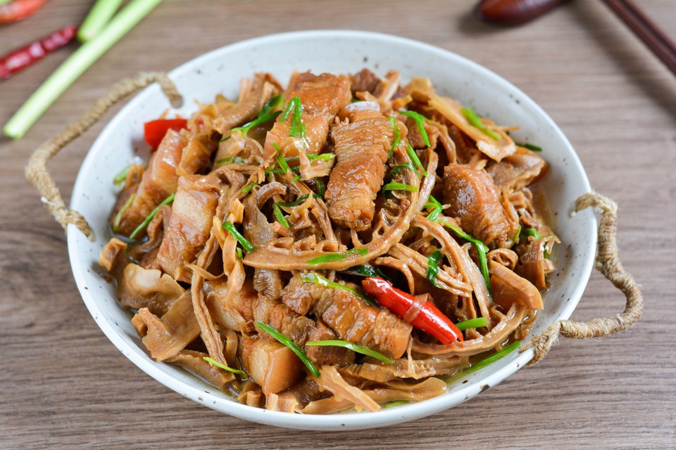 五花肉炖笋干