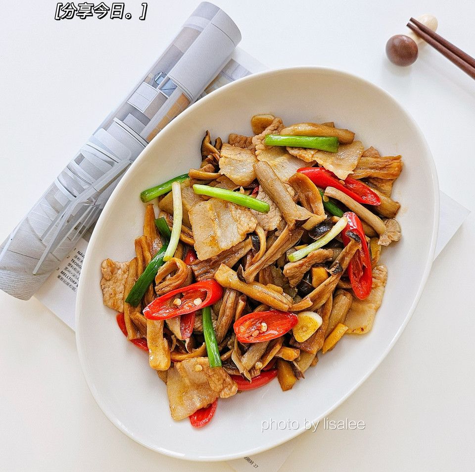 鹿茸菇炒五花肉怎么做？