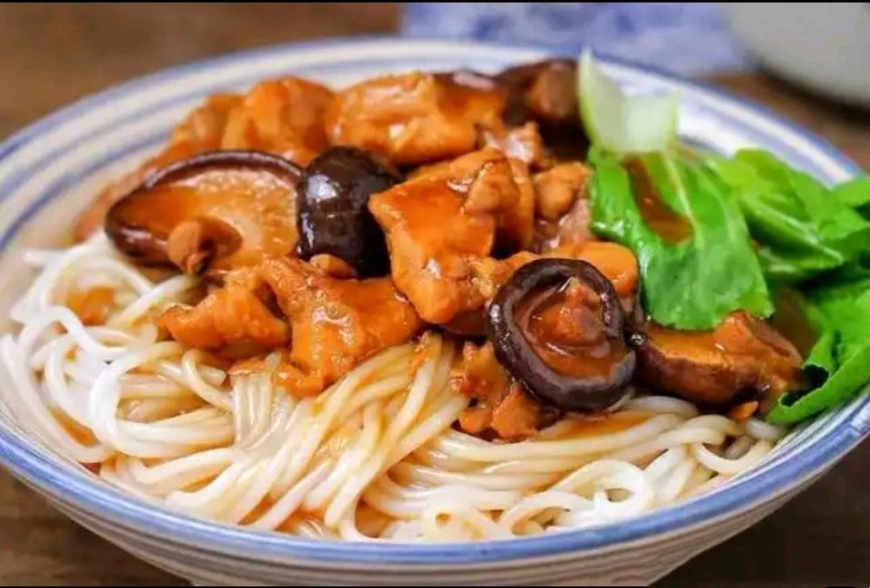 香菇鸡丁拌面怎么做？