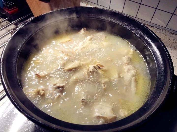 冬日墨鱼干鸡汤怎么做？