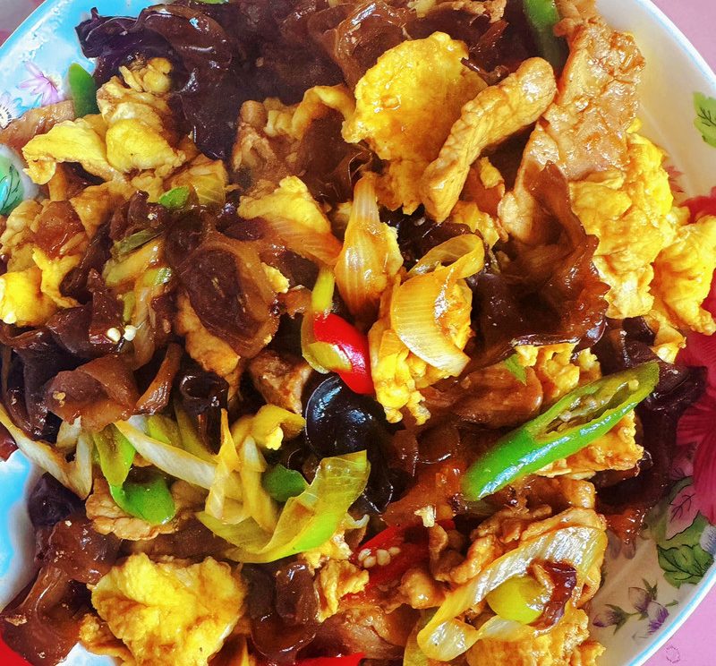 木耳鸡蛋炒肉怎么做？
