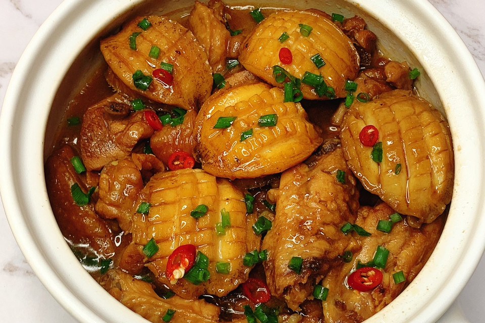 鲜香美味！汤汁浓郁巨下饭～鲍鱼鸡煲！怎么做？